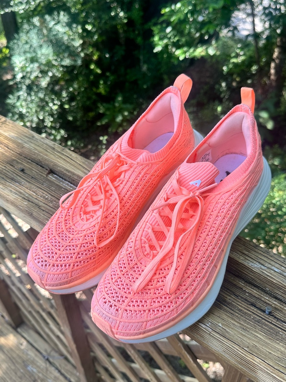 APL Techloom Zipline M Neon Coral Knit Sneaker
